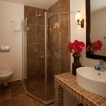 Romeo Ceshme Plus Hotel *