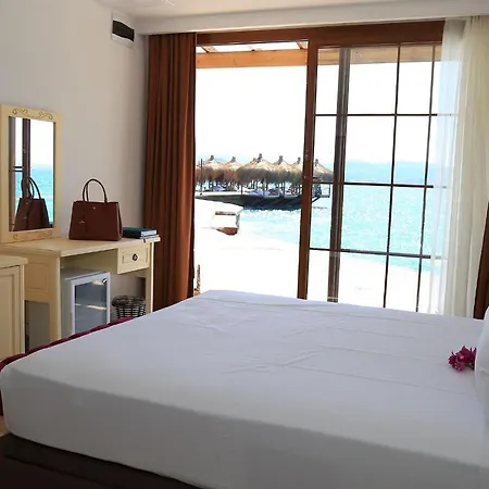 Romeo Ceshme Plus Hotel *
