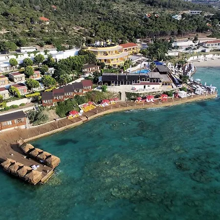 Romeo Ceshme Plus Hotel *