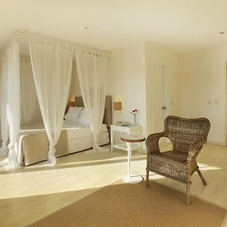 Romeo Ceshme Plus Hotel *